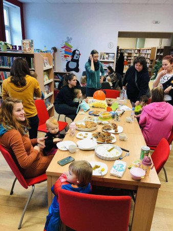 halloweenská party v knihovně